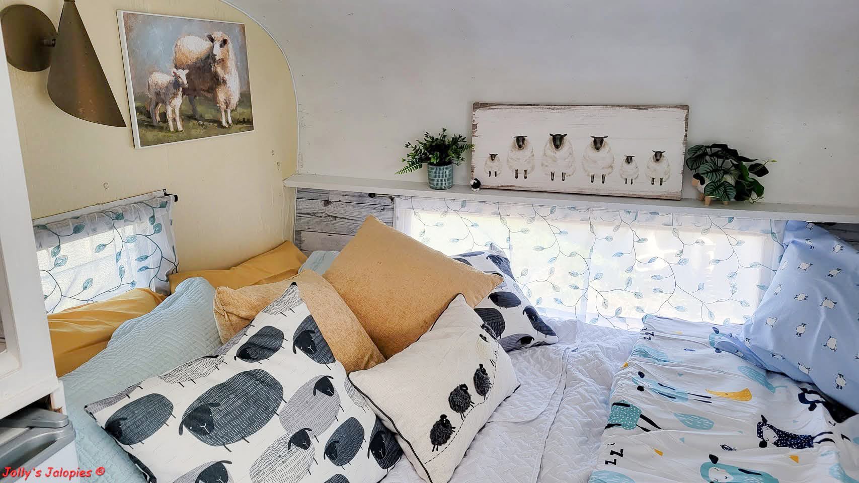 Lola Interior